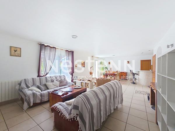 Maison de plain-pied,  4 pièces, 101 m² habitables, Jardin clos avec piscine