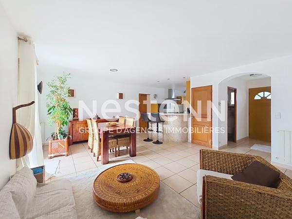 Maison de plain-pied,  4 pièces, 101 m² habitables, Jardin clos avec piscine
