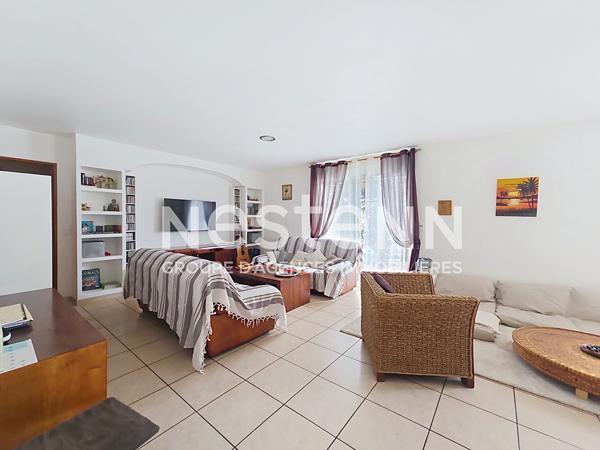 Maison de plain-pied,  4 pièces, 101 m² habitables, Jardin clos avec piscine