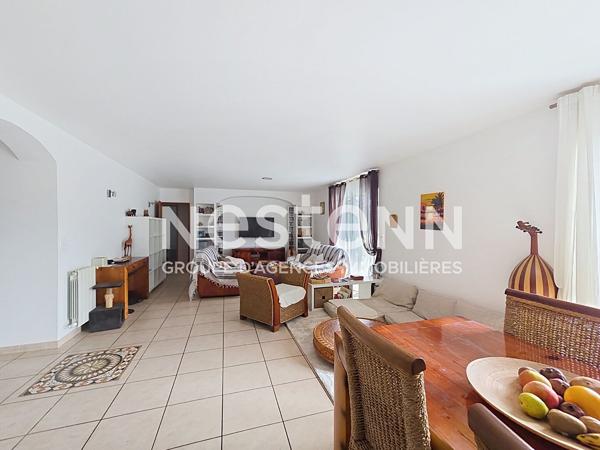 Maison de plain-pied,  4 pièces, 101 m² habitables, Jardin clos avec piscine
