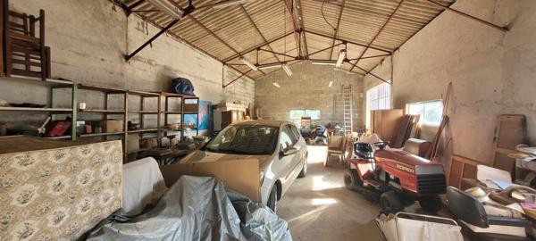 Mensignac (24350) À vendre maison de 145 m²,5 chambres,nombreuses dépendances ,14 000 m² de terrain ,calme et sans vie à vie.