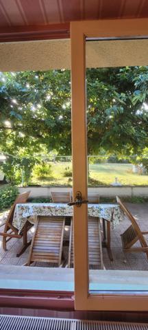 Mensignac (24350) À vendre maison de 145 m²,5 chambres,nombreuses dépendances ,14 000 m² de terrain ,calme et sans vie à vie.