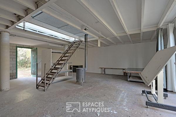 L’atelier d’artiste : une villa à fort potentiel en jardin bucolique