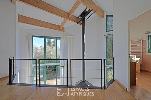 L’atelier d’artiste : une villa à fort potentiel en jardin bucolique