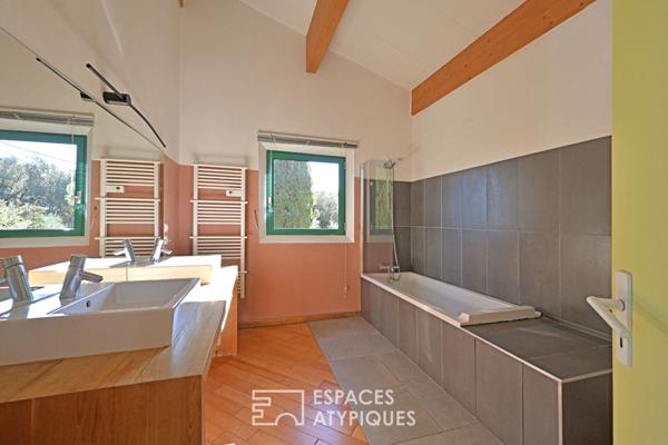 L’atelier d’artiste : une villa à fort potentiel en jardin bucolique