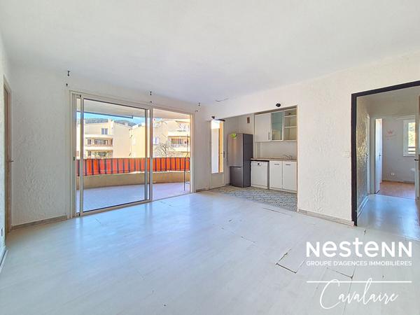 Appartement Cavalaire Sur Mer 4 pièce(s) d'environ 76 m² proche du port, des calanques et des commerces avec place de parking sécurisée et cave