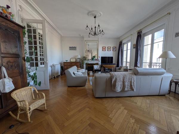 ROANNE CENTRE ? APPARTEMENT BOURGEOIS DE 182 M² ? CHARME ET PRESTIGE DE L'ANCIEN