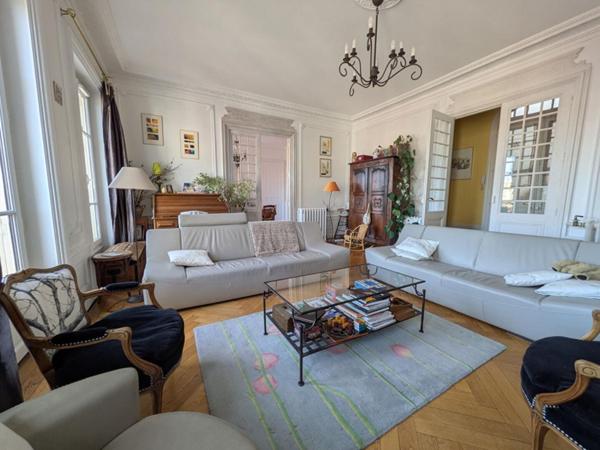 ROANNE CENTRE ? APPARTEMENT BOURGEOIS DE 182 M² ? CHARME ET PRESTIGE DE L'ANCIEN