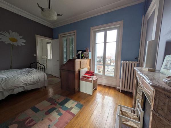 ROANNE CENTRE ? APPARTEMENT BOURGEOIS DE 182 M² ? CHARME ET PRESTIGE DE L'ANCIEN