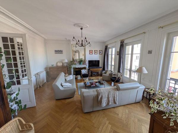 ROANNE CENTRE ? APPARTEMENT BOURGEOIS DE 182 M² ? CHARME ET PRESTIGE DE L'ANCIEN