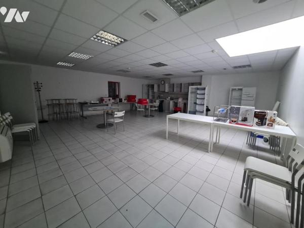 LOCAUX COMMERCIAUX - A VENDRE - MONTOIRE/ LOIR ( 41800) 