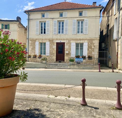 Maison à vendre à Mirambeau (17150) - Charente-Maritime