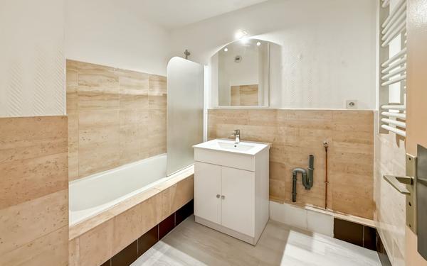 Appartement à vendre    3 pièces •  Fréjus