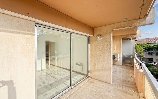 Appartement à vendre    3 pièces •  Fréjus