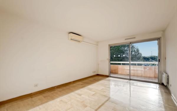 Appartement à vendre    3 pièces •  Fréjus