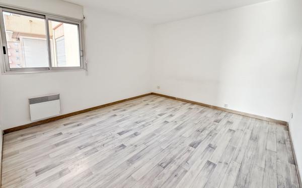 Appartement à vendre    3 pièces •  Fréjus