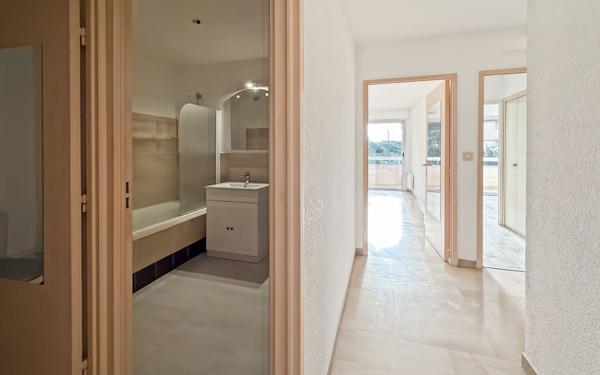 Appartement à vendre    3 pièces •  Fréjus