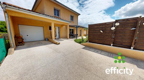 Maison
         5 pièces
        - 112 m² 569 000 € *
