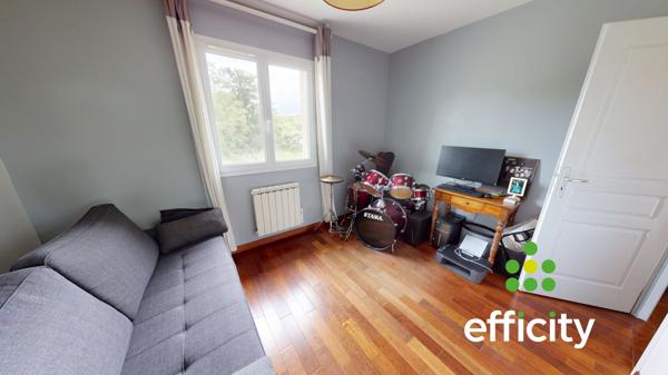 Maison
         5 pièces
        - 112 m² 569 000 € *