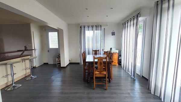 À VENDRE  Spacieuse maison familiale de 154 m² à Gelos