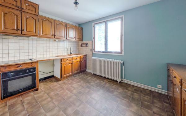 Maison à vendre    6 pièces • 109 m2 Saint-Martin-Valmeroux