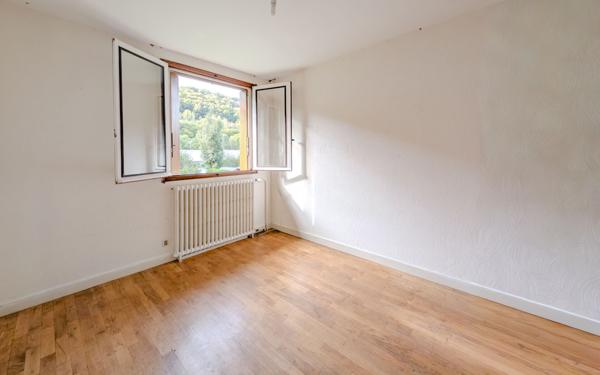 Maison à vendre    6 pièces • 109 m2 Saint-Martin-Valmeroux