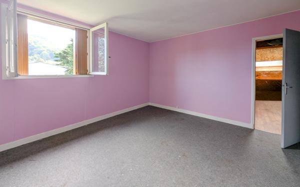 Maison à vendre    6 pièces • 109 m2 Saint-Martin-Valmeroux