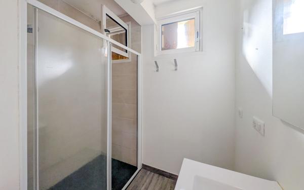 Maison à vendre    6 pièces • 109 m2 Saint-Martin-Valmeroux