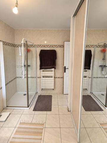 Maison 6 pièces, 4 chambres et grand terrain à Grand-Champ