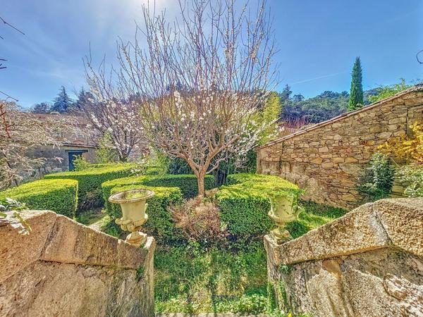Sublime maison de maître offrant de mulitples possibilités