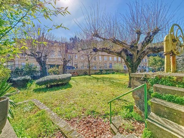 Sublime maison de maître offrant de mulitples possibilités