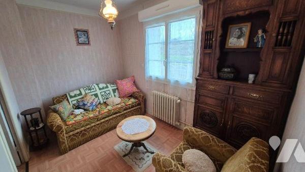 GORRON : pavillon 100% de plain-pied comprenant:
- Entrée, salon/séjour,  cuisine, dégagement,...