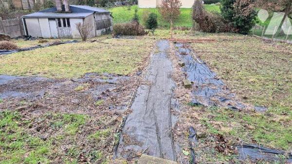 GORRON : pavillon 100% de plain-pied comprenant:
- Entrée, salon/séjour,  cuisine, dégagement,...