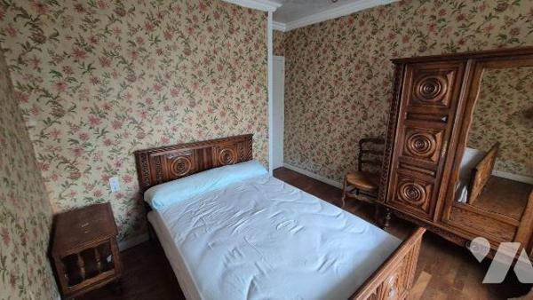 GORRON : pavillon 100% de plain-pied comprenant:
- Entrée, salon/séjour,  cuisine, dégagement,...