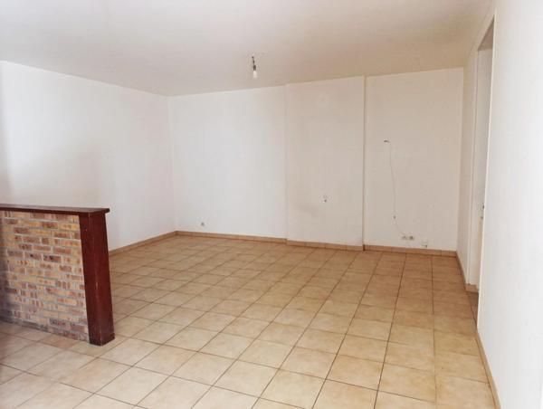 Charmante maison de ville 4 pièces à Issoudun (36) – Proche commodités, avec courette et cave voûtée