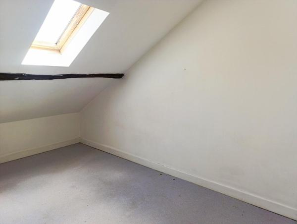 Charmante maison de ville 4 pièces à Issoudun (36) – Proche commodités, avec courette et cave voûtée