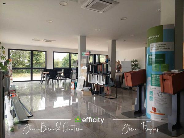 Bureau 17 pièces - 573 m²