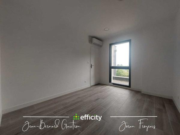 Bureau 17 pièces - 573 m²