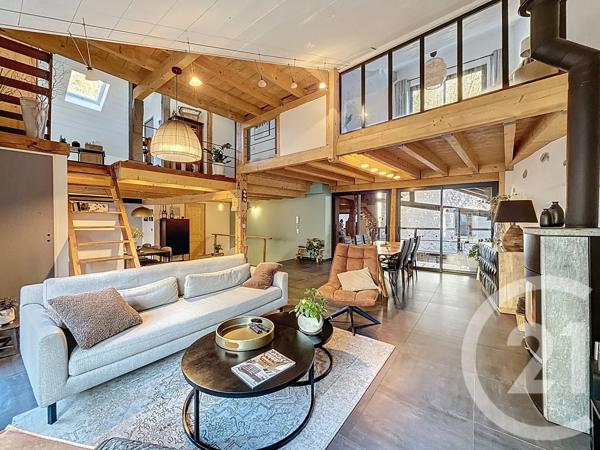 Maison à vendre  4 pièces - 137 m 2   TANINGES  - 74