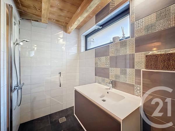 Maison à vendre  4 pièces - 137 m 2   TANINGES  - 74