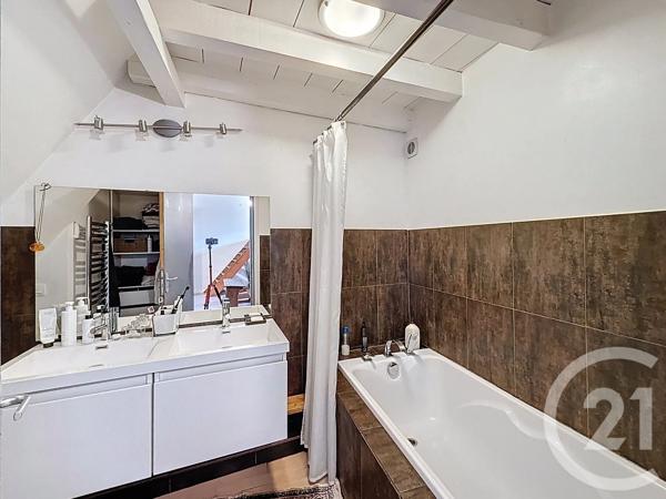 Maison à vendre  4 pièces - 137 m 2   TANINGES  - 74
