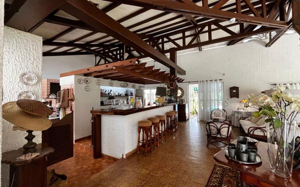 Maison à vendre    8 pièces •  Remire-Montjoly