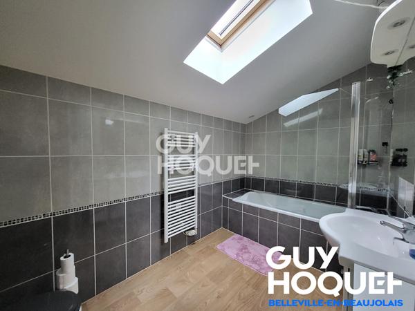 Maison de ville en triplex 93,94 m² à Beaujeu centre