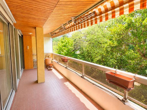 Appartement
         3 pièces
        - 96 m² 520 000 € *