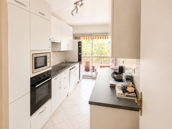 Appartement
         3 pièces
        - 96 m² 520 000 € *