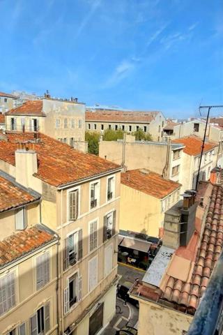 GRAND T2 AVEC 3 BALCONS IDEALEMENT SITUE