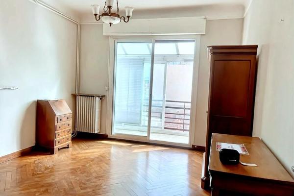 GRAND T2 AVEC 3 BALCONS IDEALEMENT SITUE