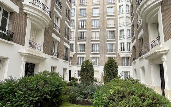 Appartement à vendre    2 pièces • 50,20 m2 Saint-Mandé