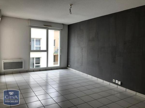 Appartement à louer 2 pièces 55.01m² Laval (53000)