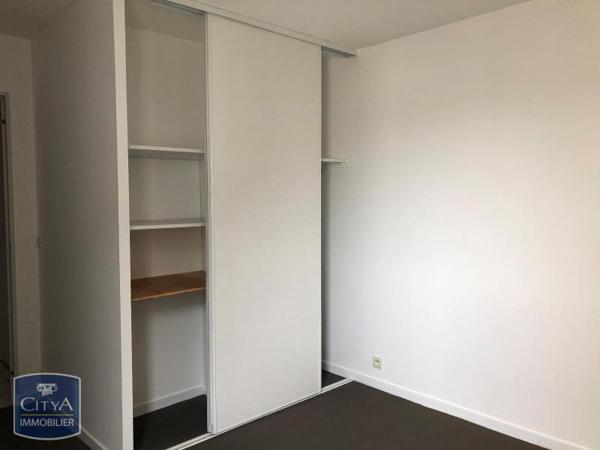 Appartement à louer 2 pièces 55.01m² Laval (53000)